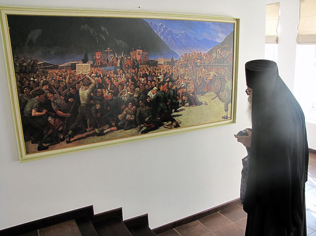 Постер картины Королькова Выдача казаков в Лиенце в музее казачьего зарубежья в Старочеркасске, фото Веры Волошиново