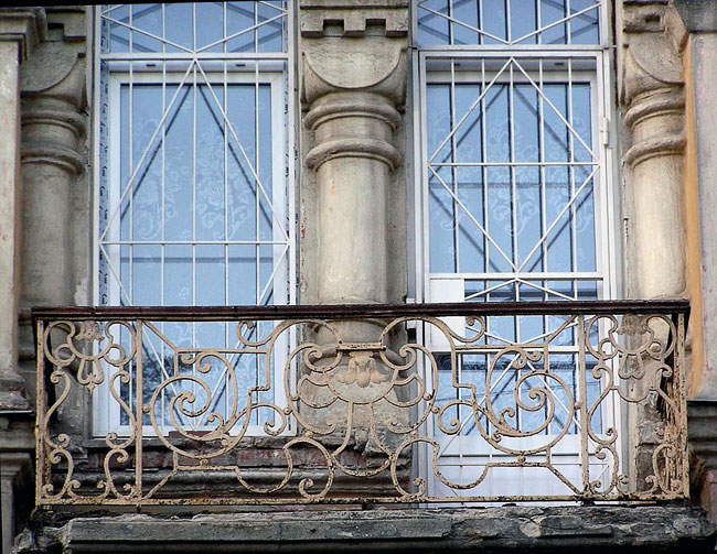 Станиславского 91, балкон, фрагмент балконного ограждения, Ростов-на-Дону, фото Веры Волошиновой
