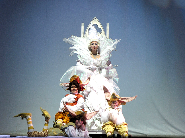 Новогоднее представление Снежная королева в Ростовском музыкальном театре, фото Веры Волошиновой
