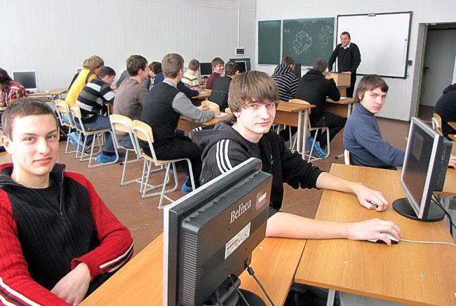 Занятия в лаборатории электронной техники и компьютерных сетей