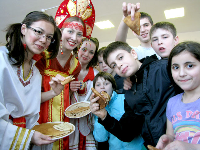Волонтеры устроили праздник масленицы в детском доме, Ростов-на-Дону