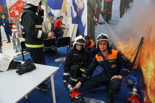 спасатели из Новочеркасского техникума промышленных технологий и управления - всегда на посту-min