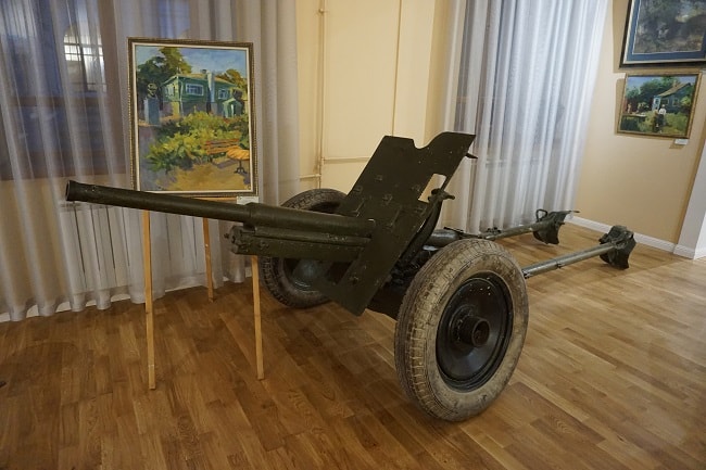Рисунок "Домик Грекова" и пушка