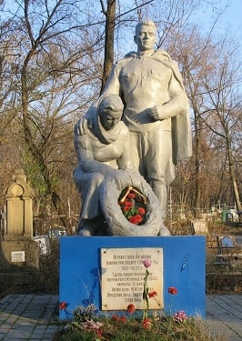 Памятник на Братском кладбище-min