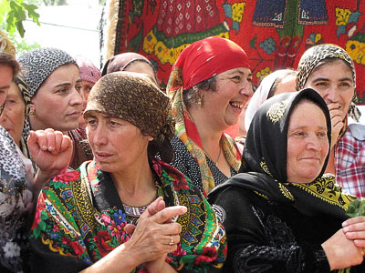 Дагестанские зрительницы на празднике национальных культур в Дубовском районе Ростовской области, фото Веры Волошиновой