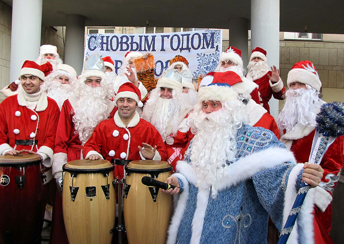 Парад Дедов Морозов на Фонтанной площади в Ростове, 2009 год, фото Веры Волошиновой