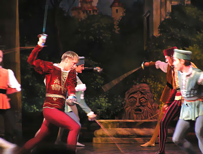 Сцена из балета Ростовского музыкального театра "Ромео и Джульетта", фото Веры Волошиновой