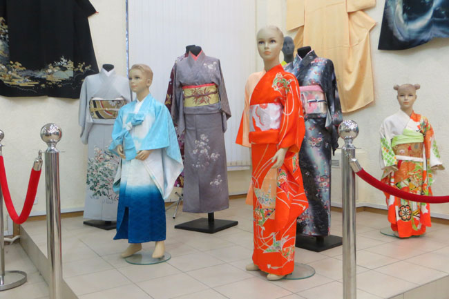 кимоно-на-манекенах