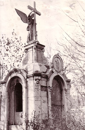 Надгробие с ангелом на могиле на Деметти, старое христианское кладбище Таганрога